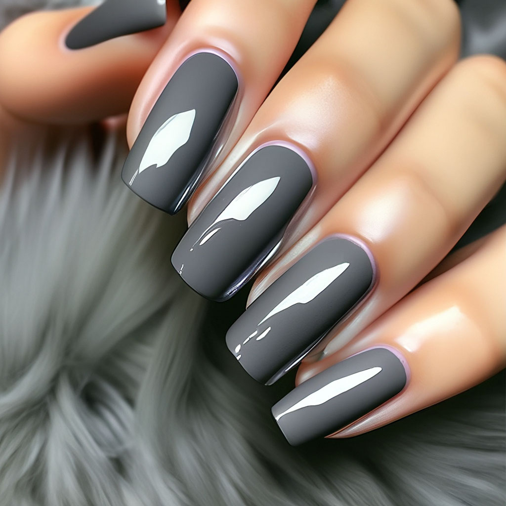 Серый маникюр с блестками: светлый и черно-серый дизайн блестящих ногтей