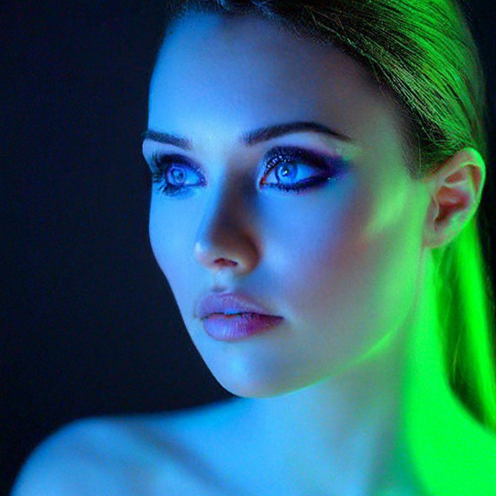 26 вещей, увидев которые под лучами ультрафиолета вы срочно захотите и себе УФ-фонарик