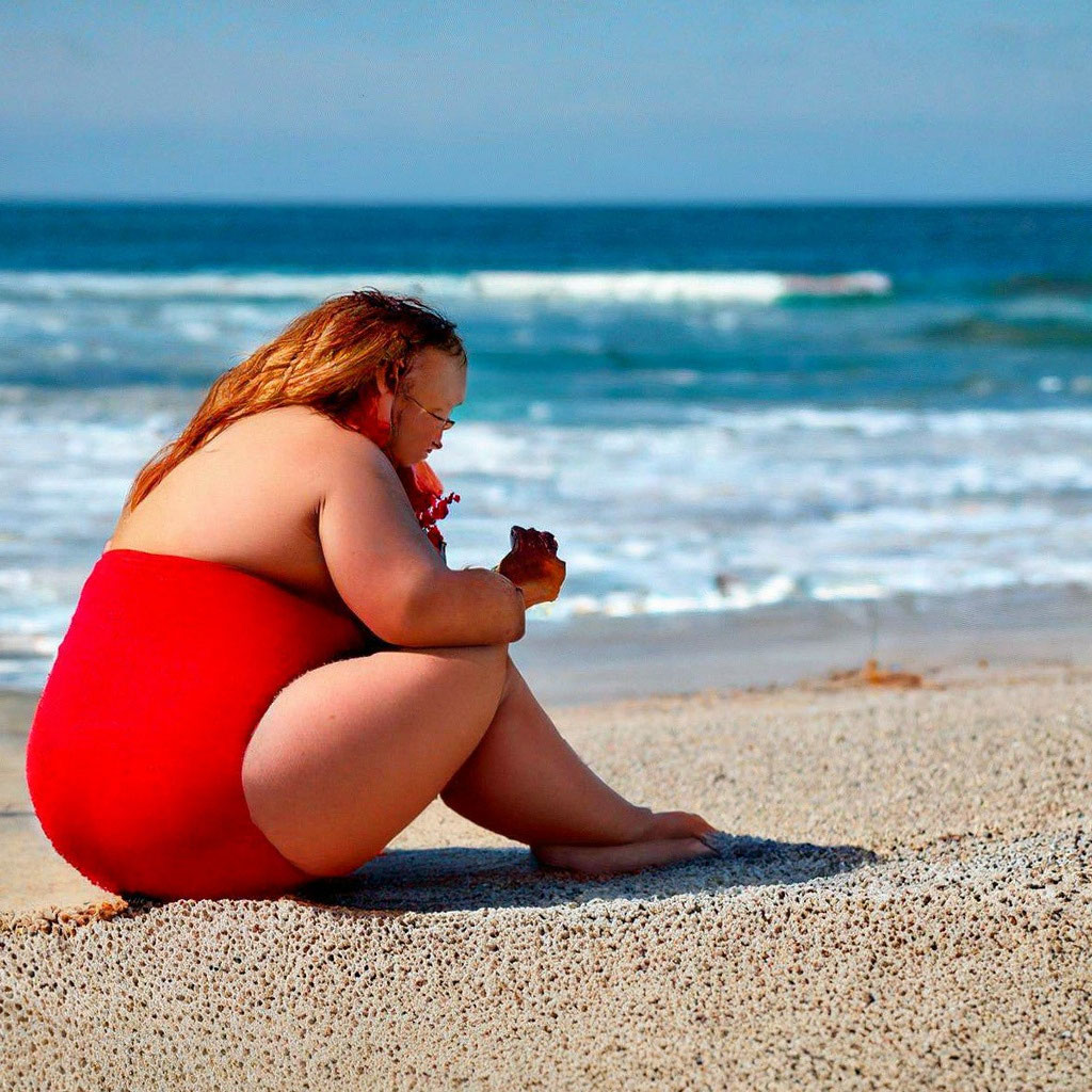 Толстая женщина в купальнике Stock-Foto | Adobe Stock