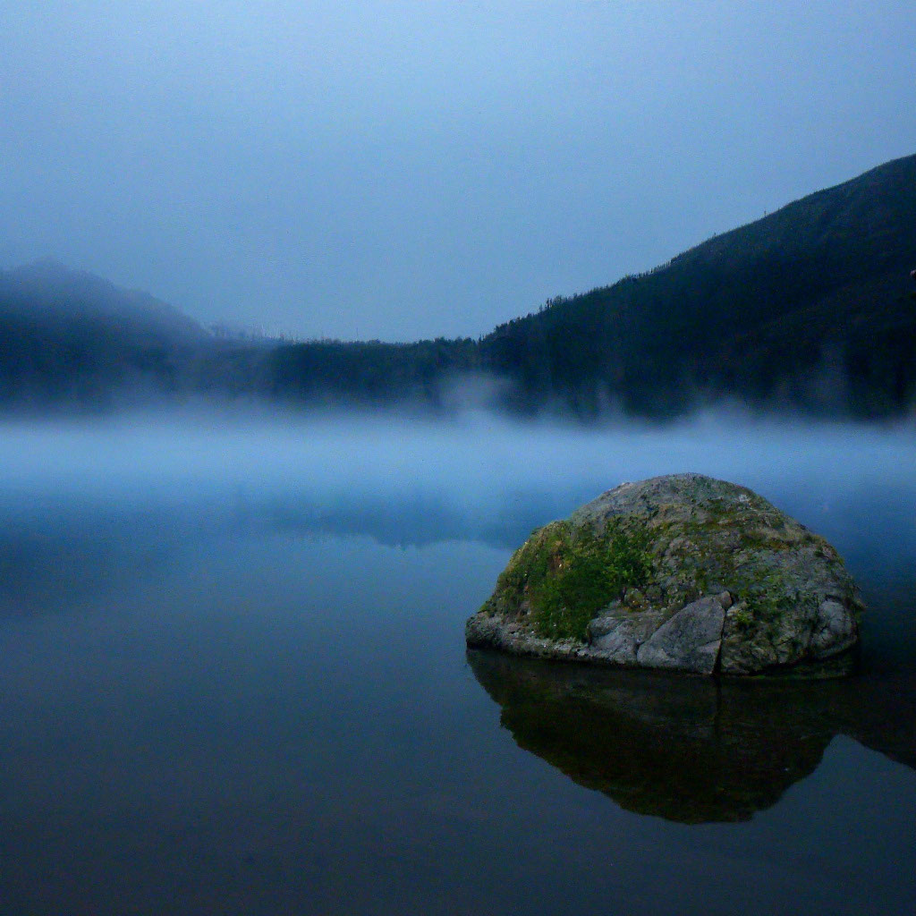 Зловещее туманное озеро, посредм …» — создано в Шедевруме