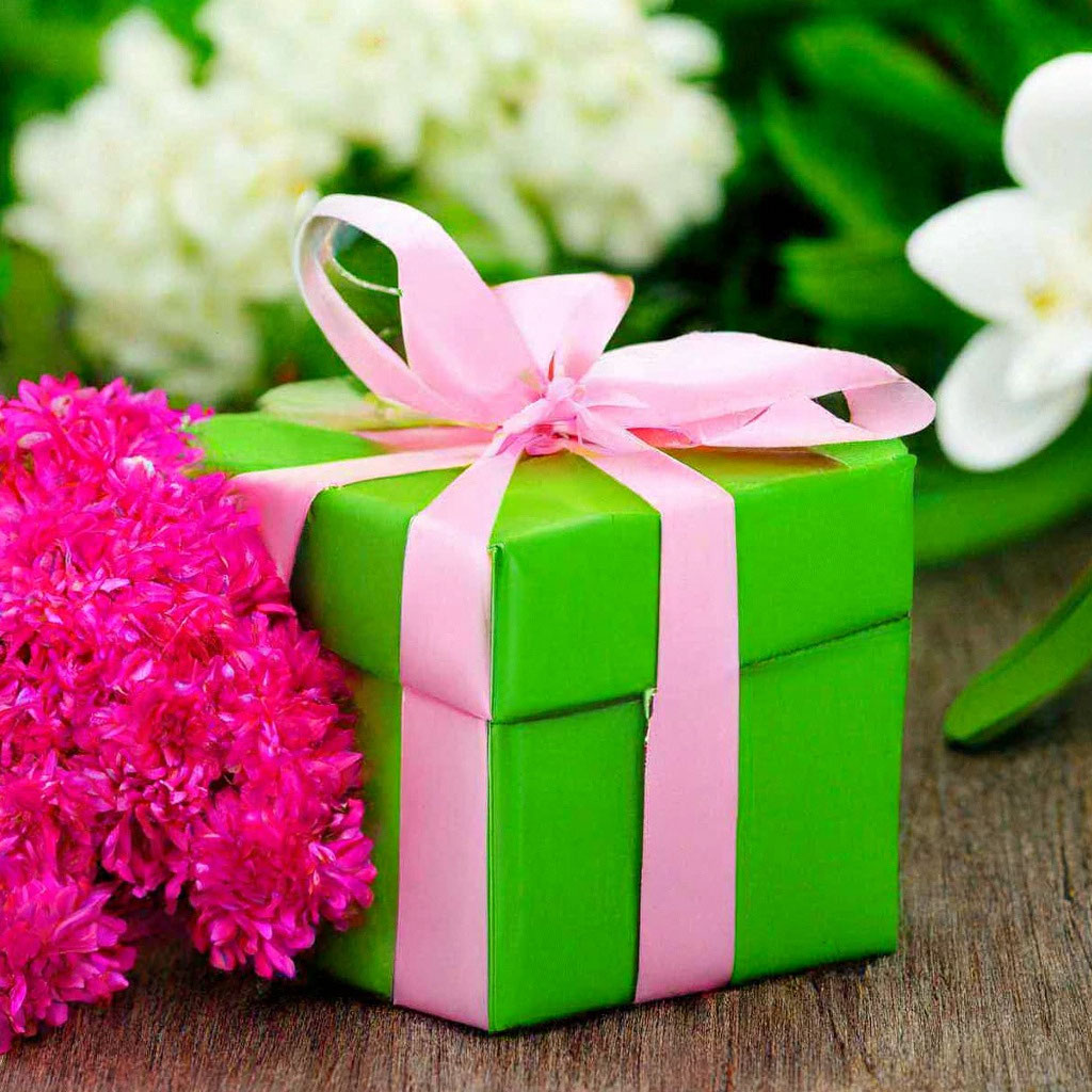 «Подарок зелёного цвета с розовой …» — создано в Шедевруме