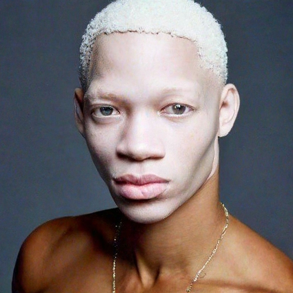 Бір топ қыздар жігіттің көсегін жалайды.