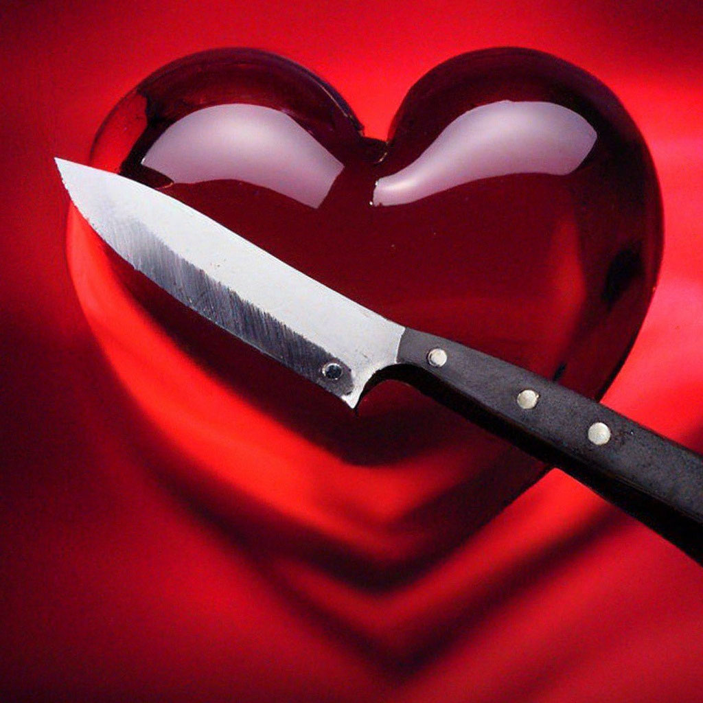 Идеи для ножей в сердце: зловещая и романтическая атмосфера