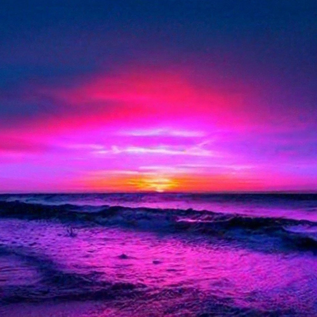 «Неоновый закат над морем» — создано в Шедевруме