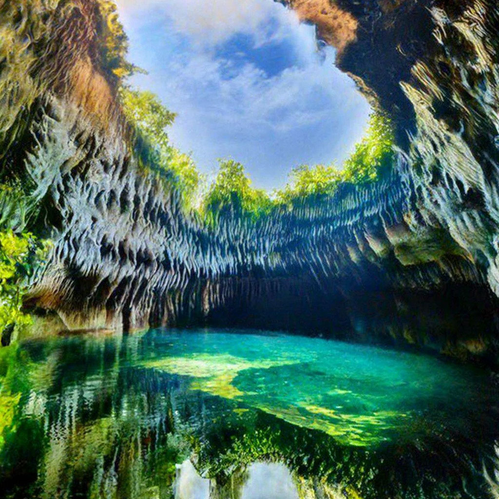 Xiaozhai Tiankeng is the deepest sinkhole in the world, located in  southwest…\, image size:1024x1024