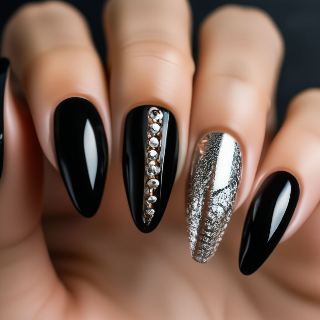 Дизайн ногтей чёрный со стразами